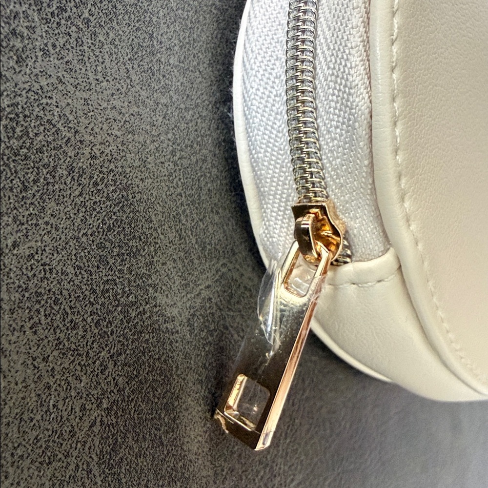 Dolce & Gabbana Devotion White Heart Wallet - Picture 7 of 9